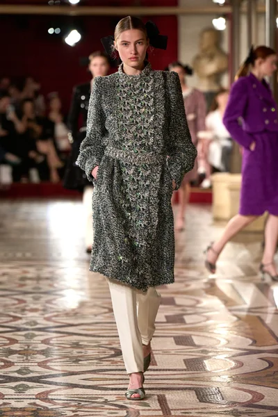 Look 19